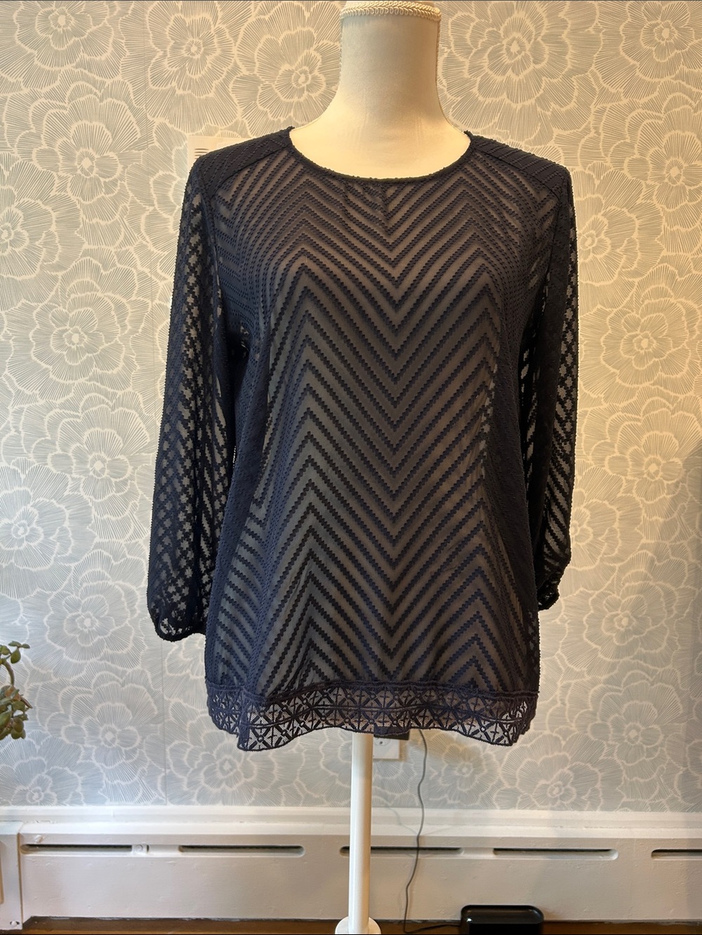 Eclair Navy 3/4-Sleeve Chevron Textured Sheer Blouse - Sz M